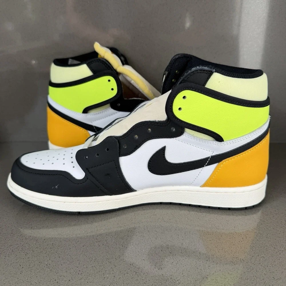 Nike Air Jordan 1 Retro High OG Volt Gold Men's Size 11 555088-118 Sneakers